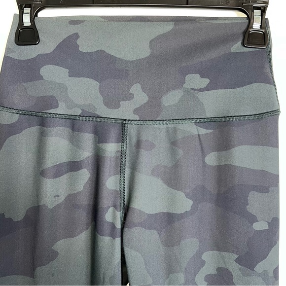 Alo Yoga Women's High Rise Leggings-Camo-29" Inseam-Size Small - Picture 3 of 8